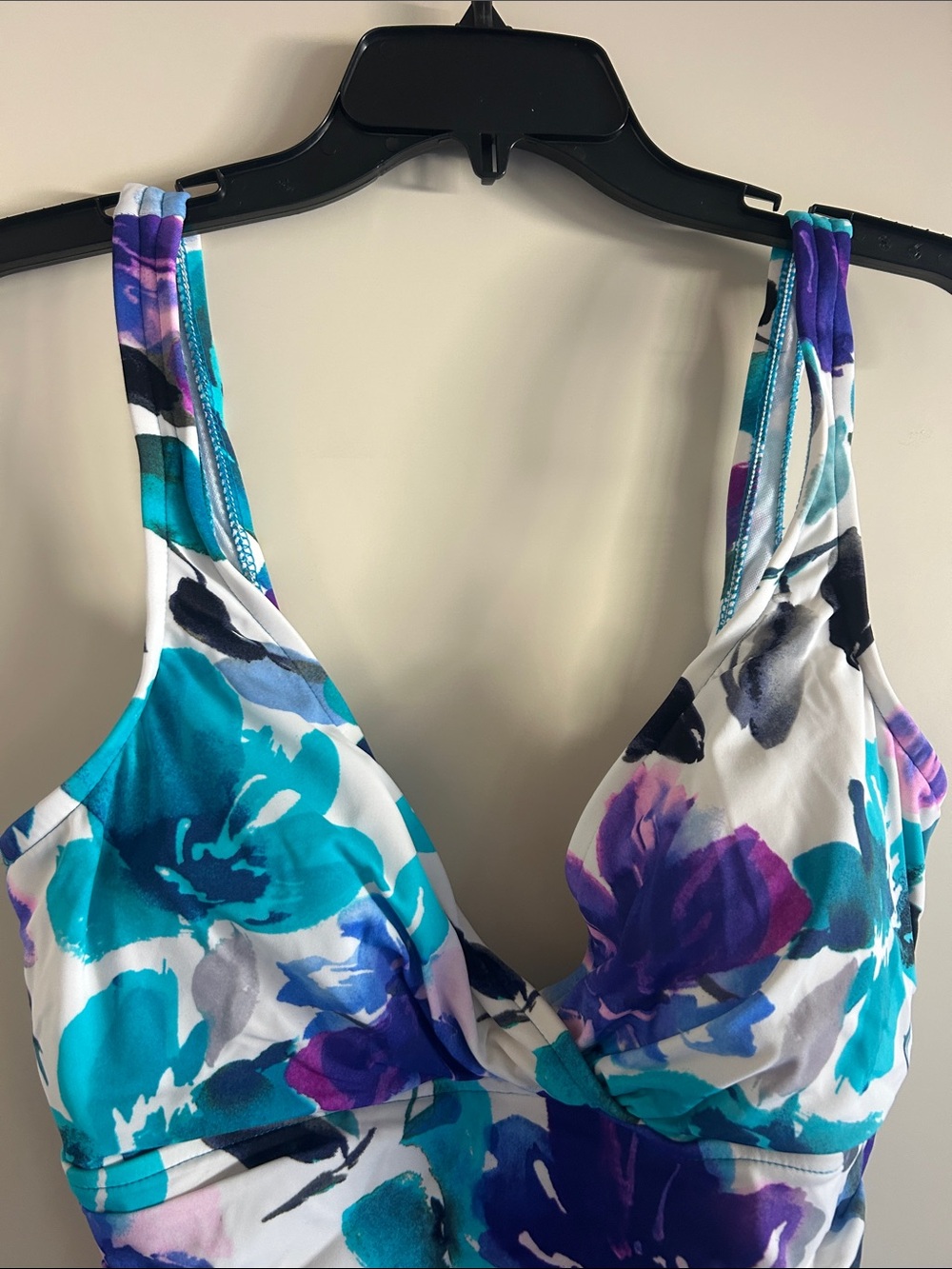 NWOT. Miracle suit Women’s one piece swimsuit in vibrant floral design. - Picture 4 of 11